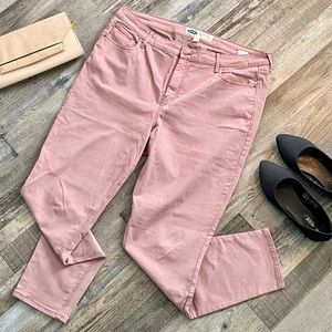 ⬇️ Old Navy High Rise Skinny Sateen Pants